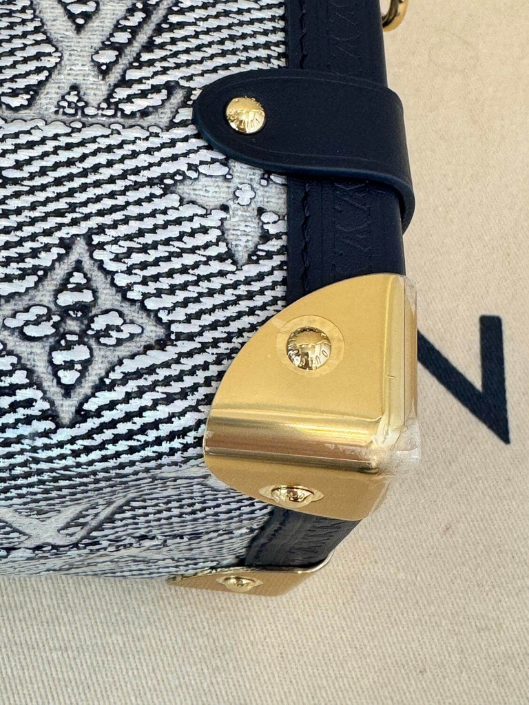 Louis vuitton side sale